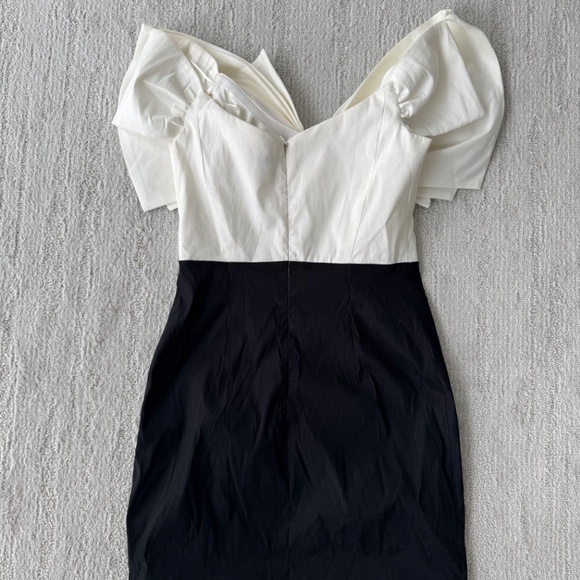 Bardot Bow Black & White Off the Shoulder Minidress Size 6 - Picture 5 of 5